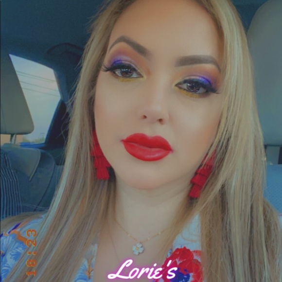 Meet your Posher, Lorie - Picture 2 of 2